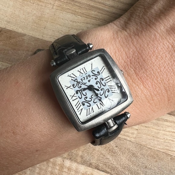 1928 ladies square dial black leather watch NEW BATTERY - Picture 3 of 9